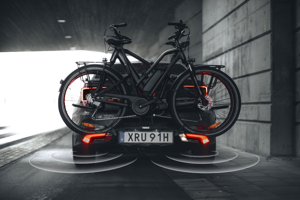 Náhled produktu - Thule Epos ParkSecure 2bike s parkovacími senzory + box Thule Santu + taška 9786